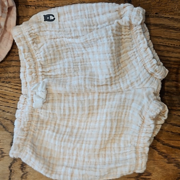 Rabbit + Bear Shorts and Sun Hat - Picture 2 of 5